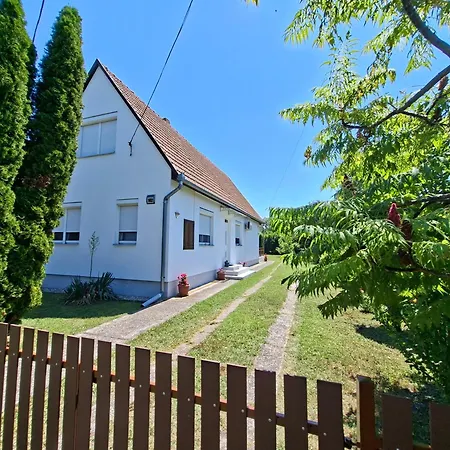 Casa vacanze Hibiscus Nyaralo Balatonfenyves